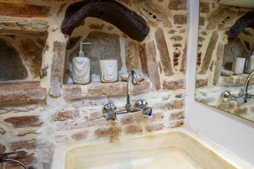 Apartment Stone House 5 Min From The Centre/port Lávrion